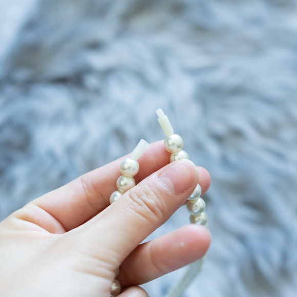 NWOT Pearl Necklace - Picture 3 of 3